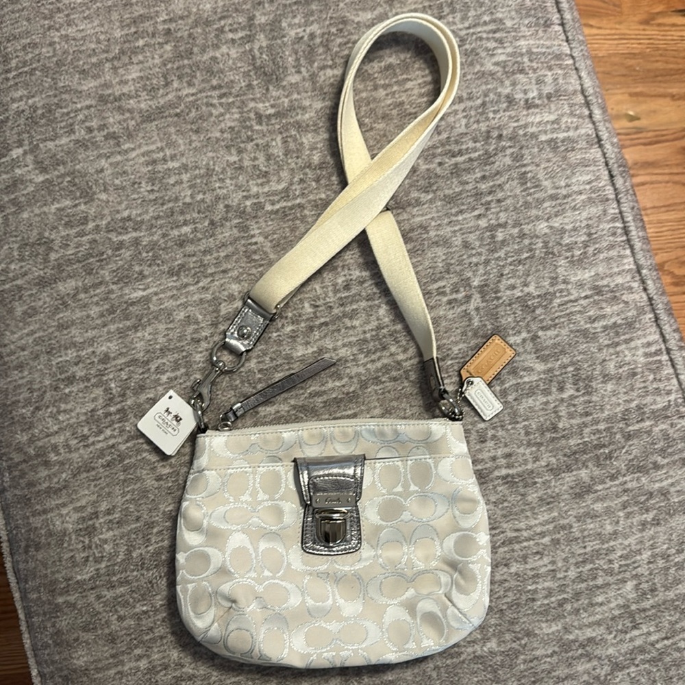 NWT Coach Poppy Signature Multi Swingpack Bag Crossbody Purse White Silver Cream - Picture 3 of 6